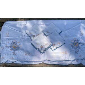 Vintage 1950s Cotton Card Table Tablecloth Napkin set Embroidery Floral
